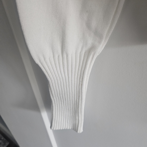 New! French Design Paris Soft Winter White Sweater Medium - Picture 3 of 5